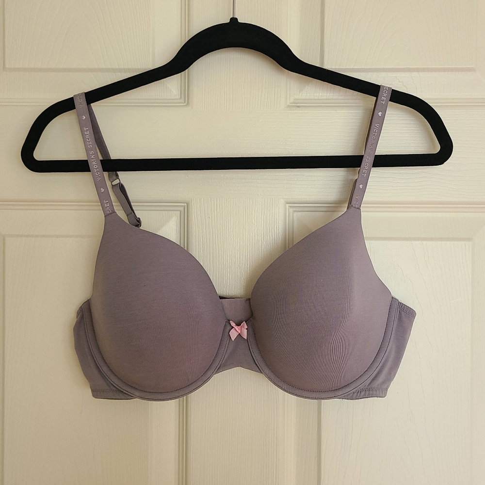 Pair of Victorias Secret bras